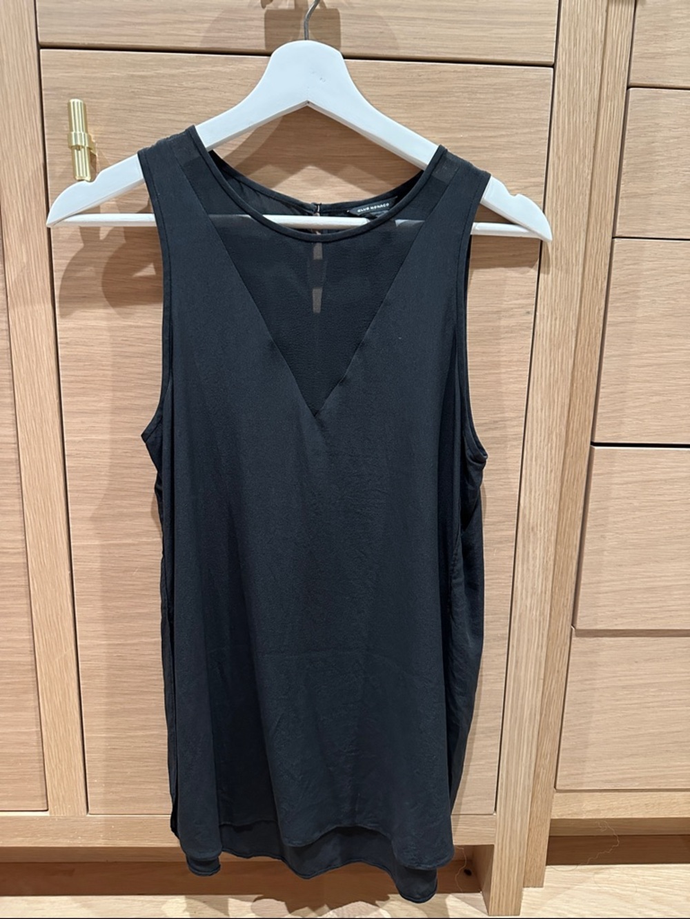 Club Monaco Black Sleeveless V-Neck Silk Tank